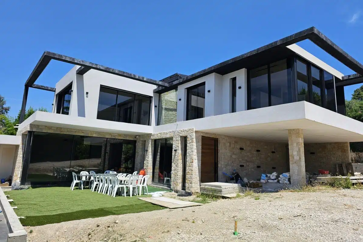 Films de protection teintés pour le bâtiment par HIGH PROTECT sur les Alpes-Maritimes et le Var Accueil | High Protect